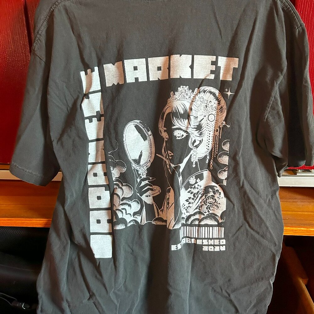 Graphic T